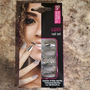 Salon Perfect Luxe nail set